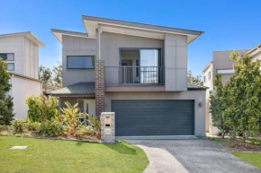 Gold Coast Theme Parks Up to 8 Guests Modern House
